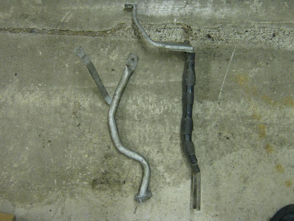 Intake box thingy supports.