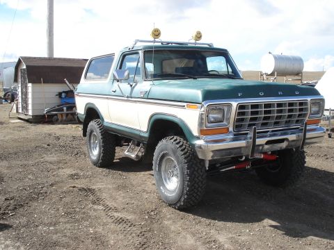 1979 Ford Bronco - This 1979 Ford Bronco features a two-tone green and white paint scheme and fun smiley face lights on its roof rack.