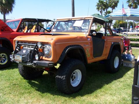 1990 Ford Bronco - Modified first-generation Ford Bronco at an outdoor car show.