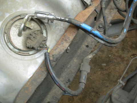 1995 Ford F-150 - Since I got the pigtail with the '93 tank, and I saved the original '95 pump plate, it was easy to make this adapter harness. Now, either s…