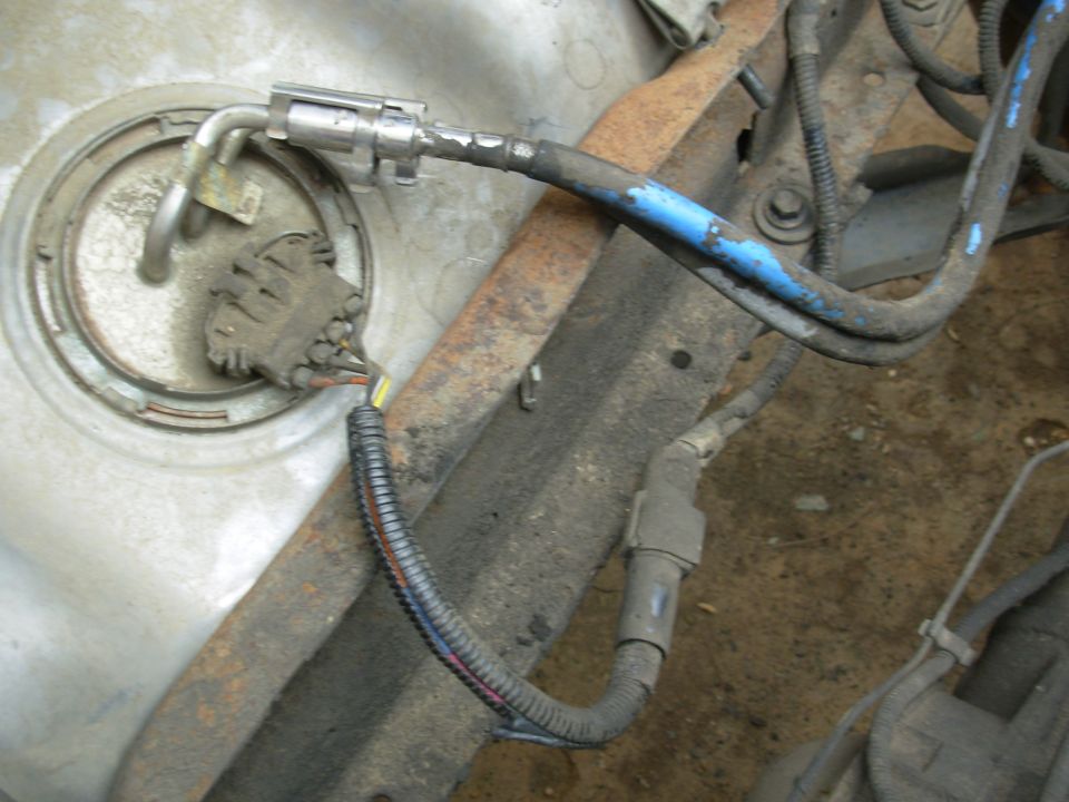 Fuel tank top with sending unit and fuel line connections