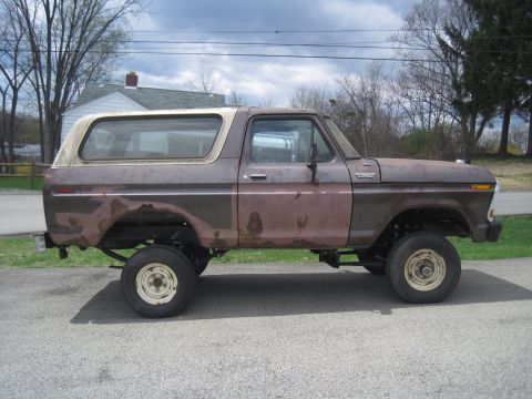 1979 Ford Bronco - This 1978 Ford Bronco displays significant rust and body damage, with a white removable top.