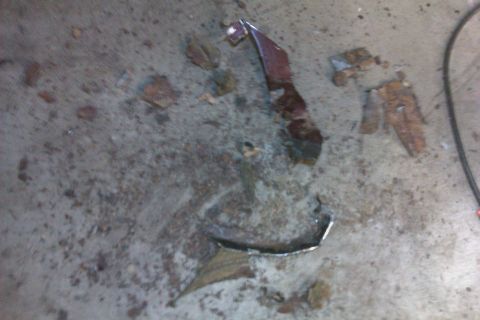 1994 Chevrolet Blazer - Scattered, rusted metal fragments lie on a concrete surface, with a visible watermark at the bottom right.