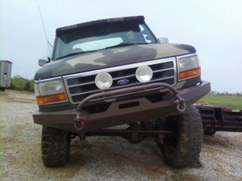 1995 Ford Bronco - This Ford Bronco features a camouflage paint job and a heavy-duty aftermarket bumper.