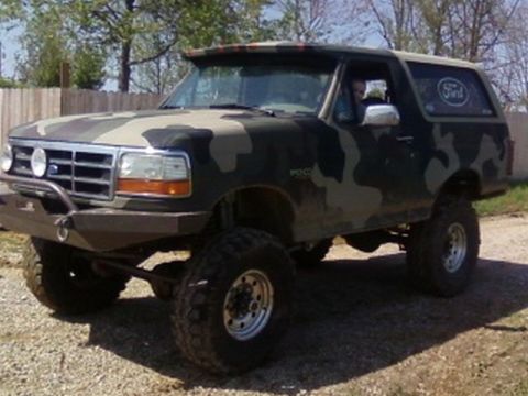 1995 Ford Bronco - This lifted 1995 Ford Bronco features a camouflage paint scheme and a heavy-duty aftermarket front bumper.