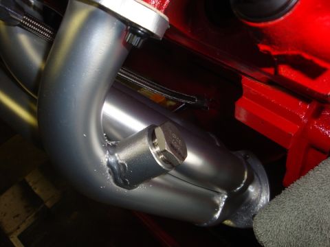 1989 Ford Bronco - Exhaust manifold and engine block detail.