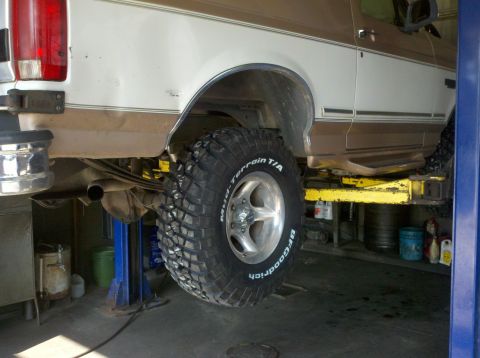 1996 Ford Bronco - Tires going on