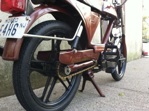 1981 Garelli Rally Sport - Rear view of a brown moped with a gold chain and a New Jersey license plate.
