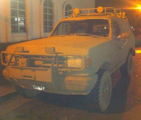 1990 Ford Bronco - This dusty 1990 Ford Bronco is equipped with off-road accessories.