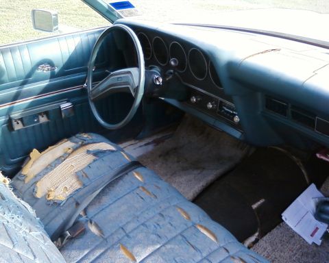 1976 Ford Torino - Interior view of a 1976 Ford Torino, highlighting the worn condition of the seats and dashboard.