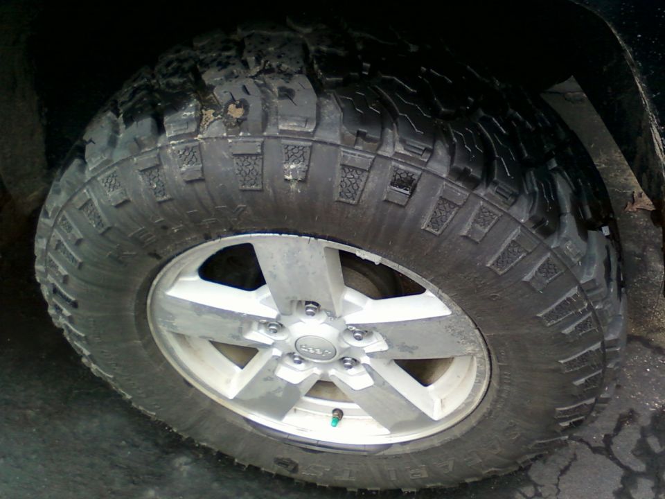 Muddy Kelly Safari TSR off-road tire on a silver 5-spoke Jeep alloy wheel