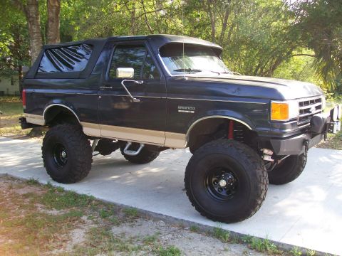 1990 Ford Bronco - This lifted 1990 Ford Bronco has large off-road tires and a two-tone paint scheme.