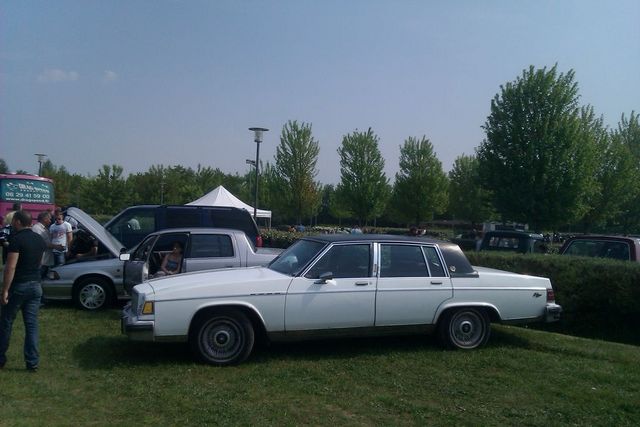 White sedan with black vinyl roof, side view