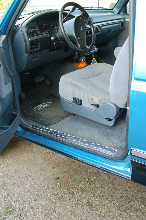 1992 Ford F-150 - Diamond plate door sills