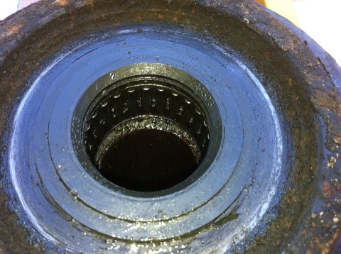1996 Ford Bronco - Close up of Passenger side (good) spindle
