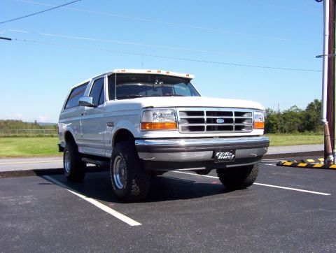1994 Ford Bronco - Pavement Pose