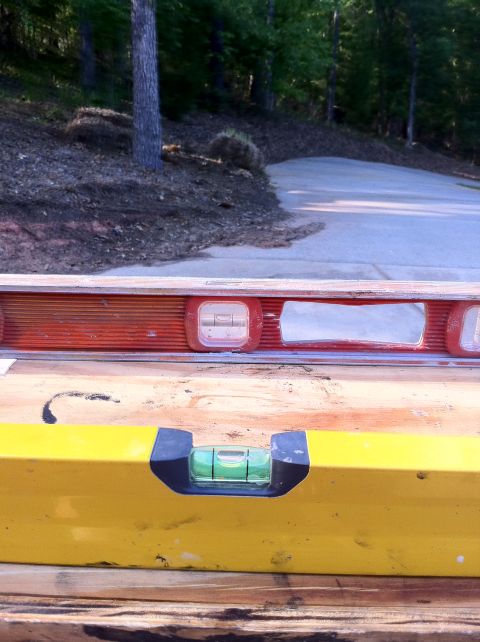 1996 Ford Bronco - The two levels on the working surface, front and rear, after the measuring of the spindles.