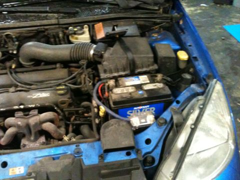 2002 Ford Focus - Engine bay of a 2002 Ford Focus, the battery and air intake system.