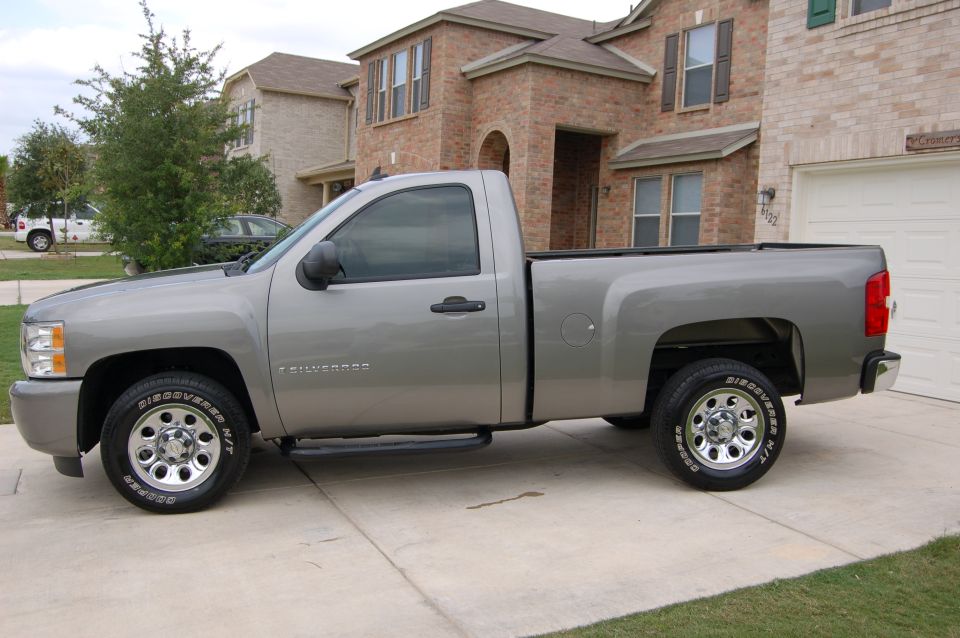 2007 Chevrolet Silverado 1500 pickup truck, side view, parked in driveway