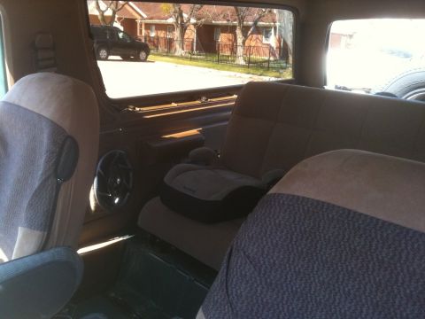 1989 Ford Bronco - Also added some cheap wal-mart seat covers cuz the PO thought it would be cool to put blue seats in it.
