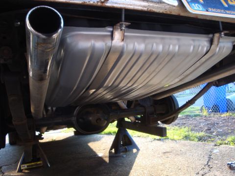 1964 Ford Fairlane - Underside view of a 1964 Ford Fairlane's fuel tank and rear axle assembly.