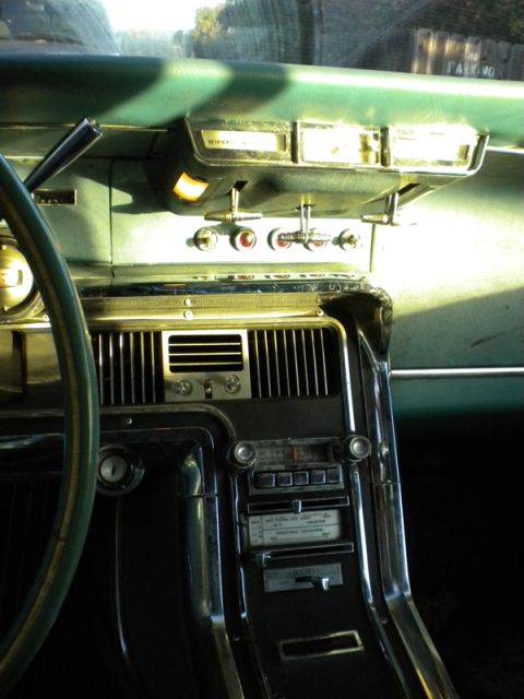 1965 Ford Thunderbird - Dashboard of a 1965 Ford Thunderbird, showing the radio and climate controls.