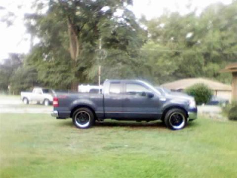 2006 Ford F-150 - Side view with Hi-Q 3/80RT continius tune antenna system on truck