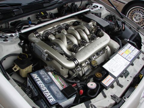1992 Ford Taurus - The engine bay of a 1992 Ford Taurus SHO, its distinctive V6 engine and organized components.