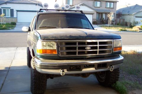 1995 Ford Bronco - Front view of a 1995 Ford Bronco with a roof-mounted light bar.