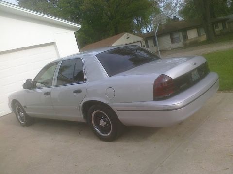 2000 Ford Crown Victoria photo