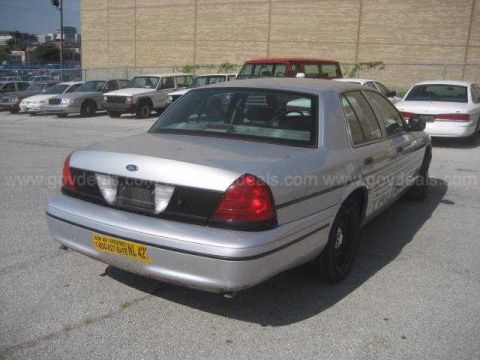 2000 Ford Crown Victoria photo