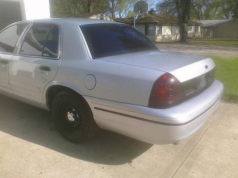 2000 Ford Crown Victoria photo