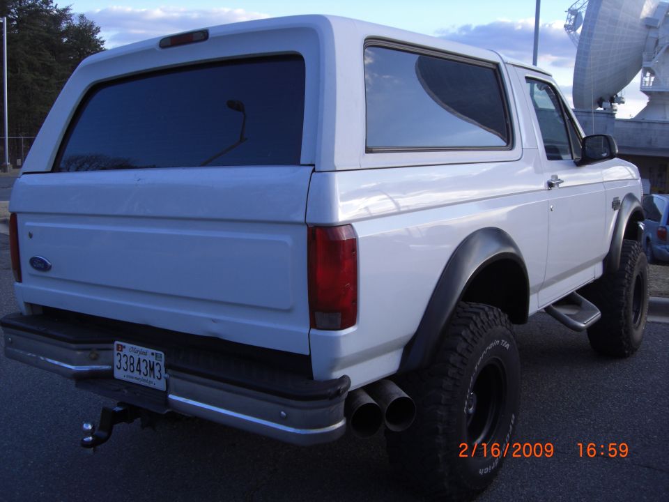 1996 Ford Bronco rear view, white, with dual exhaust and aftermarket wheels
