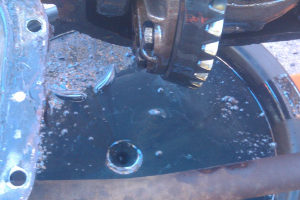 Differential gear with water and rust