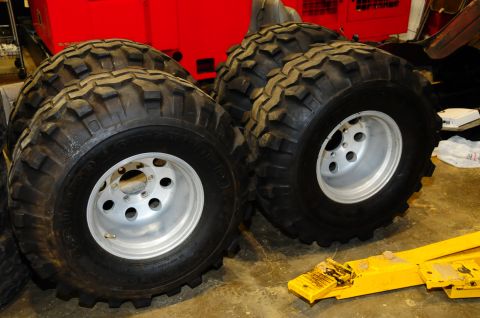 1996 Ford Bronco - 35x15x15 Super Swamper TSL