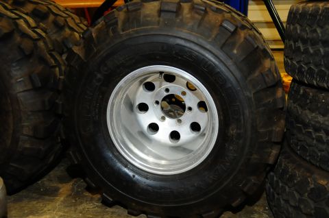 1996 Ford Bronco - 35x15x15 Super Swamper TSL