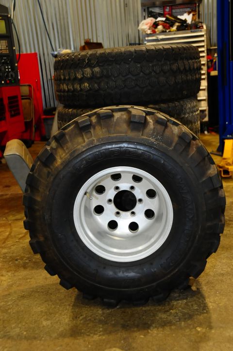 1996 Ford Bronco - 35x15x15 Super Swamper TSL
