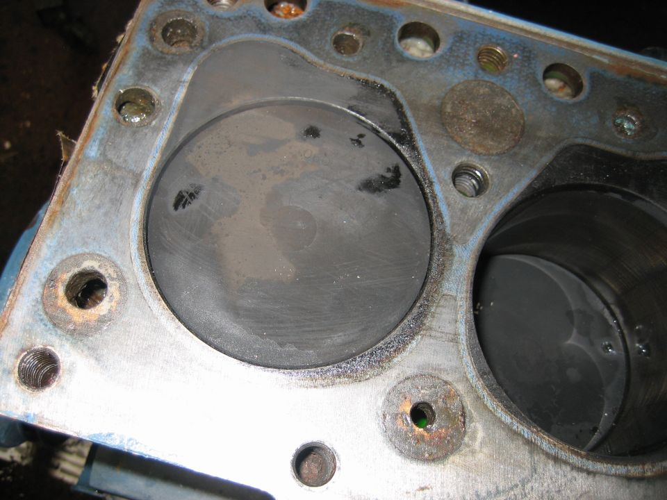 Engine block deck surface with two cylinder bores and bolt holes