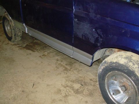 1995 Ford F-150 - Pretty good for spray painting in the dark on dirt with no prep. Now I just need some pinstriping.
