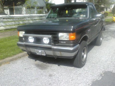 1988 Ford Bronco - This Ford Bronco features a brush guard and auxiliary lights on the front bumper.