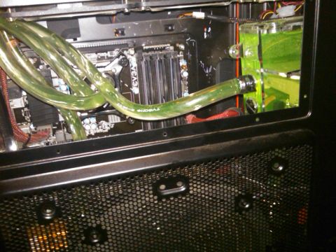 1997 Ford Crown Victoria - Internal view of a computer system green liquid cooling tubes and visible electronic components, with a watermark for Supermotors.net.