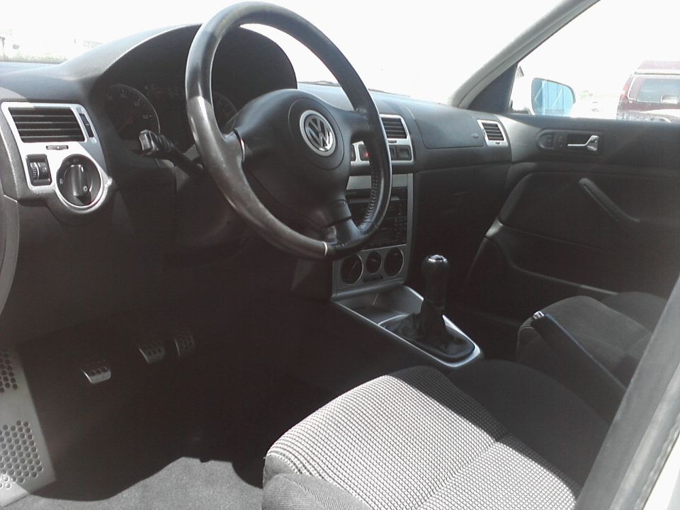 2001 Volkswagen Jetta interior showing dashboard, steering wheel, and seats