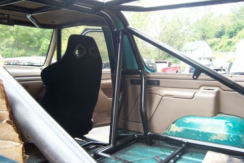 1992 Ford Bronco - Behind Pass Seat