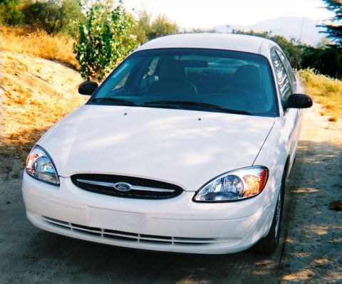2000 Ford Taurus - Front view of a white 2000 Ford Taurus sedan parked outdoors.