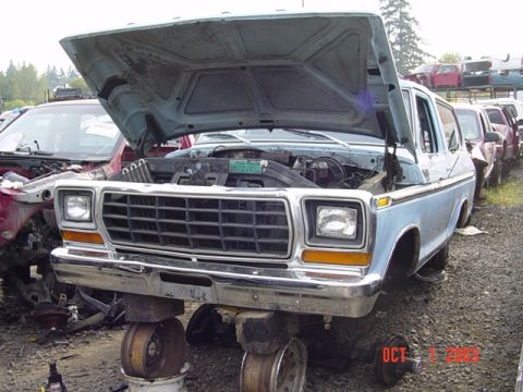 1989 Ford Bronco - This clean 79 is sitting there