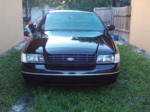 2001 Ford Crown Victoria photo