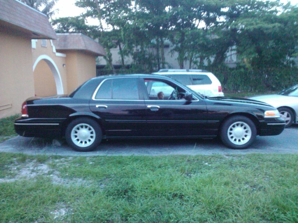 Black 2001 Ford Crown Victoria sedan, side view