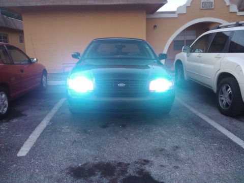 2001 Ford Crown Victoria photo