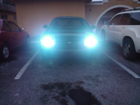 2001 Ford Crown Victoria photo