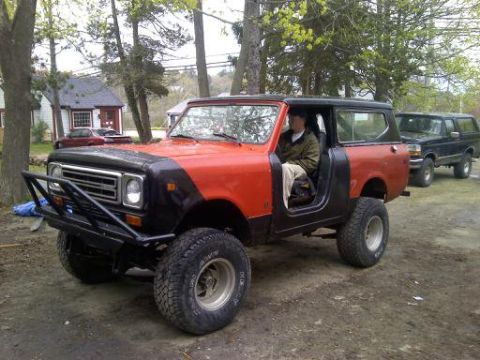 1978 International Scout II - This 1978 International Scout II features a two-tone paint scheme and an aggressive aftermarket front bumper.